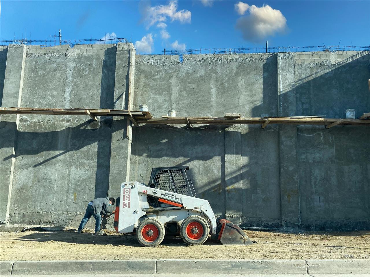 Find brugte entreprenørmaskiner på auktion hos Kapow
